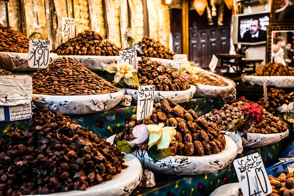 Ořechy a sušené ovoce, k prodeji v souk fes, Maroko — Stock fotografie