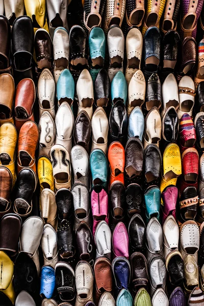 五彩缤纷的摩洛哥拖鞋，马拉喀什 — 图库照片