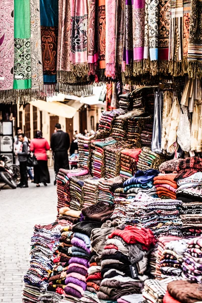 Peintures brillantes des tapis marocains et berbères — Photo