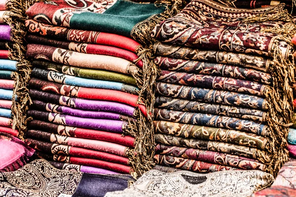 Pinturas brillantes de las alfombras marroquíes y bereberes — Foto de Stock