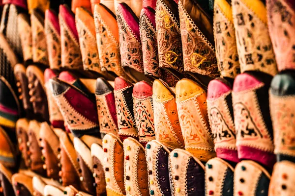 Mångfärgad marockanska tofflor, Marrakech — Stockfoto