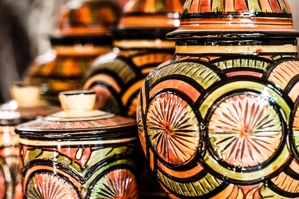 在本地街传统摩洛哥陶器 — 图库照片