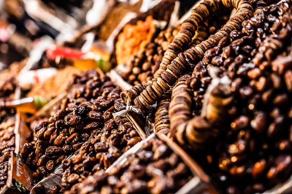 Noten en gedroogde vruchten te koop in de souk van Fez, Marokko — Stockfoto