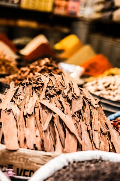 Traditionella kryddor på marockanska marknaden — Stockfoto