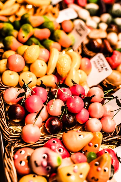 Famoso mercato di caramelle dolci a Barcellona, Spagna — Foto Stock