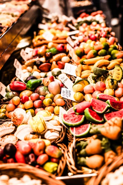 Famoso mercado de dulces en Barcelona, España —  Fotos de Stock