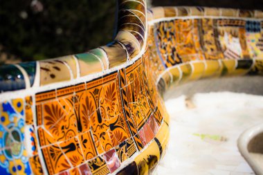 Barcelona, İspanya-Nisan 13: antonio tarafından tasarlanan park guell tezgah detayını gaudi, 13 Nisan 2013 tarihinde Barselona. unesco dünya mirası bir parçası çalışır