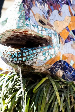 Barcelona, İspanya-Nisan 13: antonio tarafından tasarlanan park guell tezgah detayını gaudi, 13 Nisan 2013 tarihinde Barselona. unesco dünya mirası bir parçası çalışır