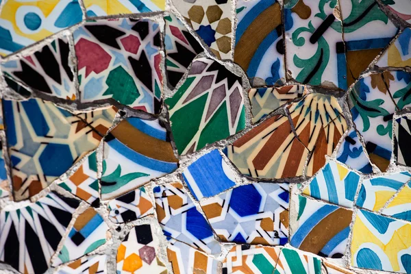 BARCELONA,SPAIN-APRIL 13: Detail of the bench in the park Guell, designed by Antonio Gaudi, on April, 13 2013 in Barcelona. Part of the UNESCO World Heritage Site Works — Stock Photo, Image