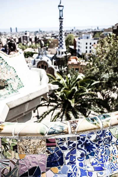 BARCELONA,SPAIN-APRIL 13: Detail of the bench in the park Guell, designed by Antonio Gaudi, on April, 13 2013 in Barcelona. Part of the UNESCO World Heritage Site Works — Stock Photo, Image