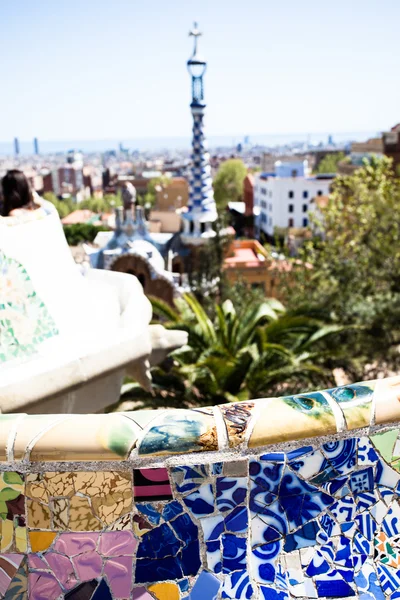 BARCELONA,SPAIN-APRIL 13: Detail of the bench in the park Guell, designed by Antonio Gaudi, on April, 13 2013 in Barcelona. Part of the UNESCO World Heritage Site Works — Stock Photo, Image