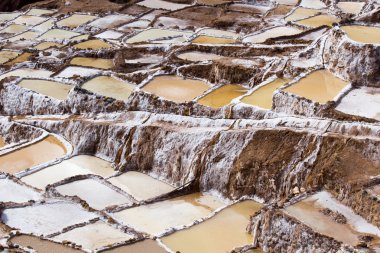 Peru, salinas de Maraş, pre Inca geleneksel tuz madeni (salinas).