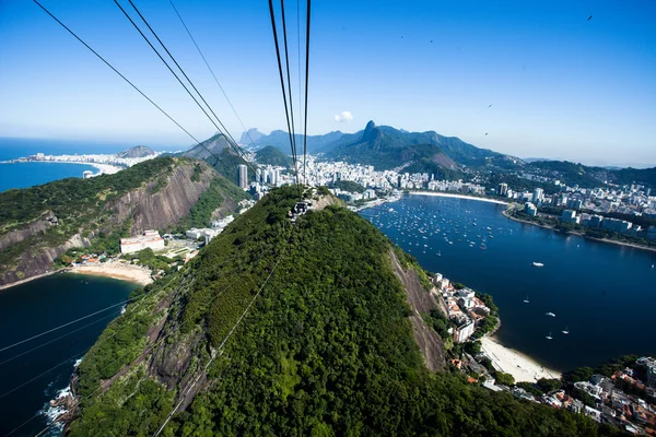 Lanová dráha na homoli cukru v rio de janeiro, Brazílie. — Stock fotografie