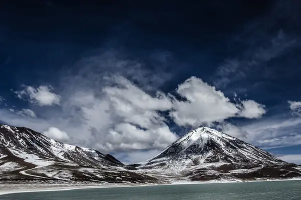 Wüste und Berg auf Altiplano, Bolivien — Stockfoto