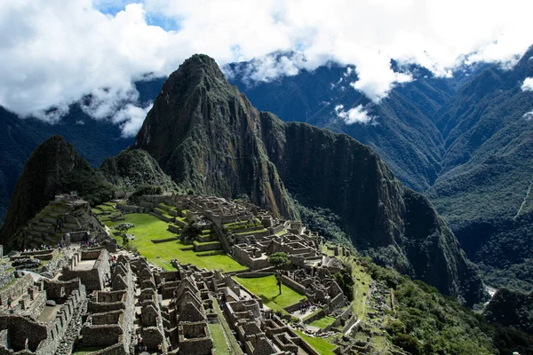 Machu Picchu, la antigua ciudad Inca en los Andes, Perú — Foto de Stock