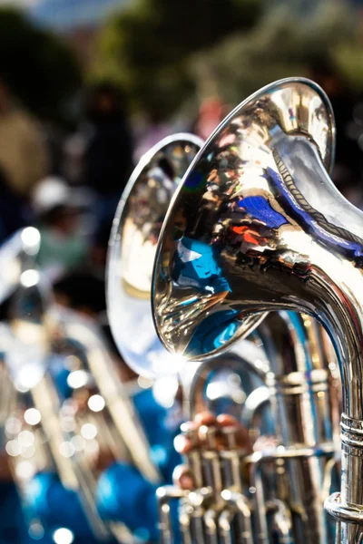 Tromboner spelar i en big band. — Stockfoto