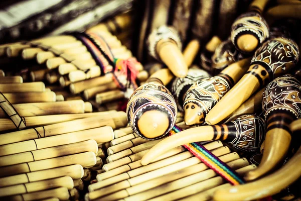 Maracas peruanas artesanais no mercado local — Fotografia de Stock