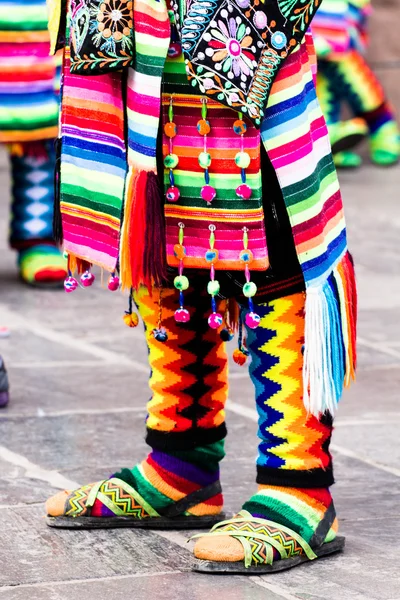 Peruanska dansare på paraden i cusco. — Stockfoto