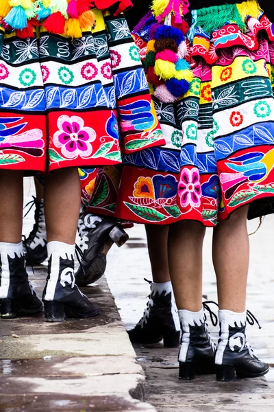 Dançarinos peruanos no desfile em Cusco . — Fotografia de Stock