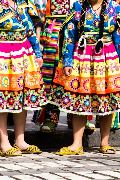 Peruanische Tänzer bei der Parade in Cusco. — Stockfoto