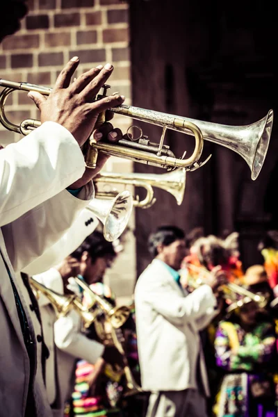 Peruanische Tänzer bei der Parade in Cusco. — Stockfoto