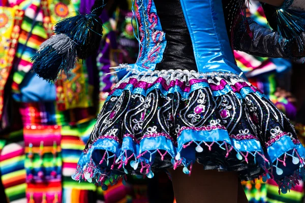 Peruanska dansare på paraden i cusco. — Stockfoto