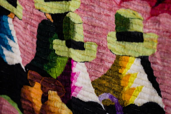 Tecido colorido no mercado no Peru — Fotografia de Stock
