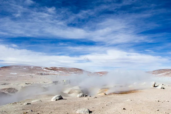 Desert and mountain over blue sky and white clouds on Altiplano,Bolivia — Stock Photo, Image