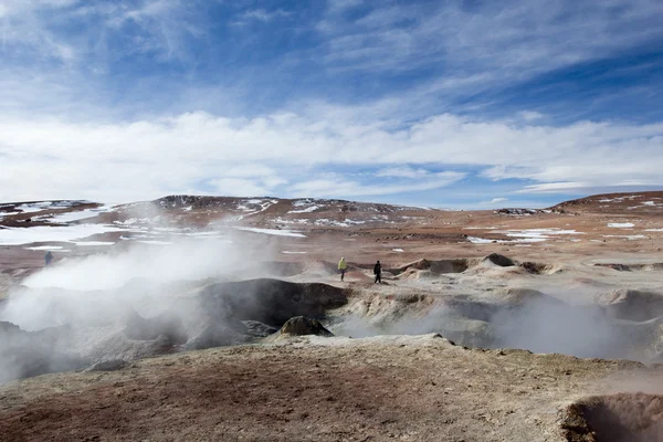 Öken och berg över blå himmel och vita moln på altiplano, bolivia Royaltyfria Stockfoton