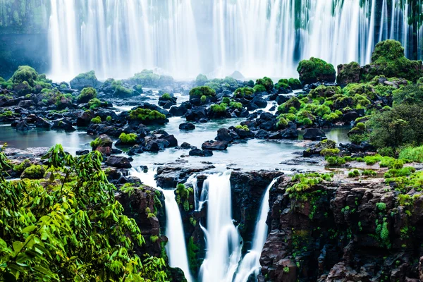 Iguassu Falls, the largest series of waterfalls of the world, view from Brazilian side — Stock Photo, Image