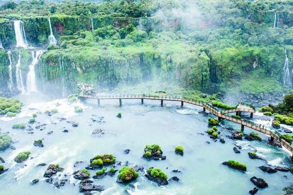 Iguassu falls, den största serien av vattenfall i världen, Visa från den brasilianska sidan — Stockfoto