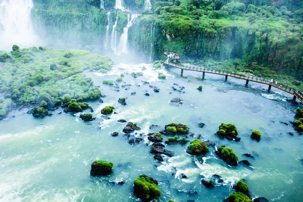 Iguassu-Wasserfälle, die größte Wasserfallserie der Welt, Blick von brasilianischer Seite — Stockfoto