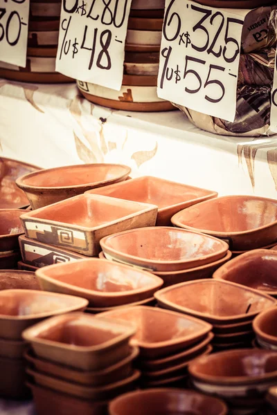 Cerâmica no mercado local no Peru, América do Sul . — Fotografia de Stock