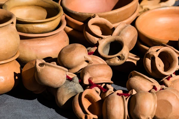 Cerâmica no mercado local no Peru, América do Sul . — Fotografia de Stock