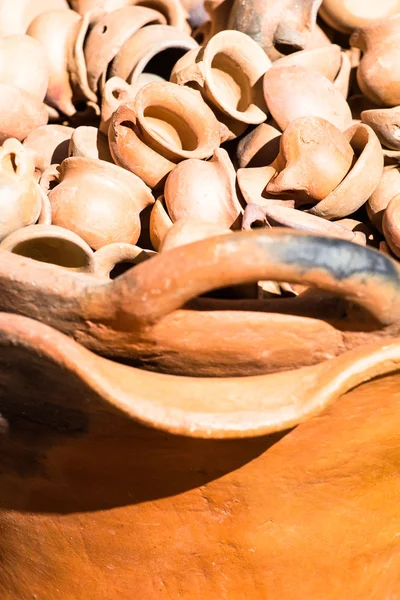 Keramik auf dem lokalen Markt in Peru, Südamerika. — Stockfoto