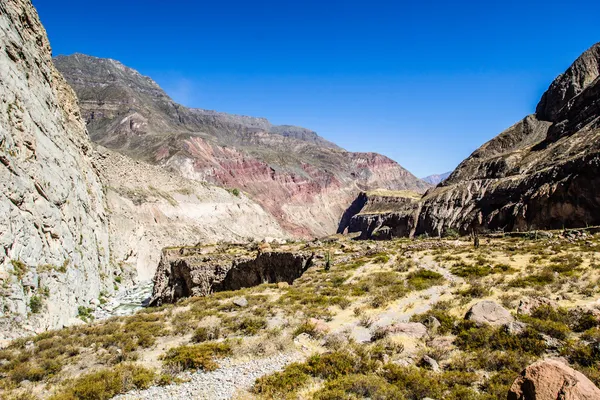 Peru, cotahuasi canyon. a wolds legmélyebb canyon. — Stock Fotó