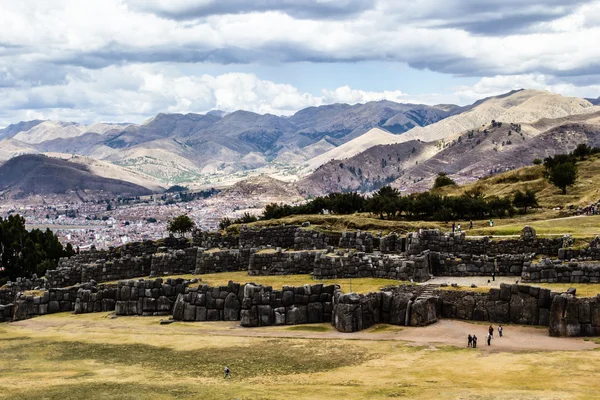 Widok ściany sacsayhuaman, w cuzco, peru. — Zdjęcie stockowe