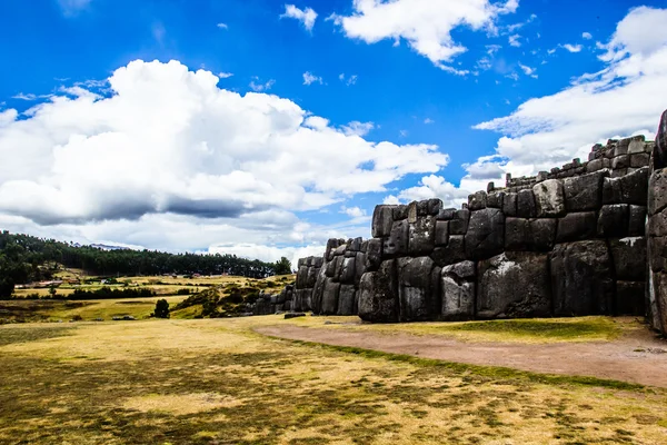 Vista de la pared de Sacsayhuaman, en Cuzco, Perú . — Foto de Stock