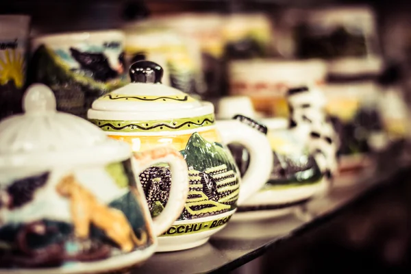 Keramik i lokala marknaden i peru, Sydamerika. — Stockfoto
