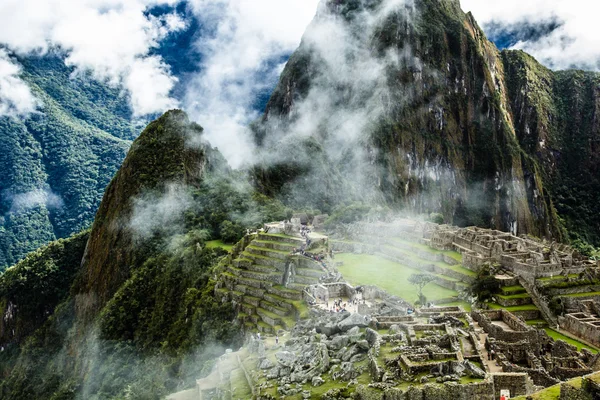 马丘比丘，在安第斯山脉，秘鲁印加古城 — 图库照片