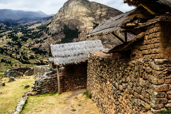 Perú, Pisac (Pisaq) - Ruinas incas en el valle sagrado de los Andes peruanos — Foto de Stock