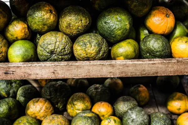 カラフルな野菜や果物、マーケットプレイス ペルー. — ストック写真