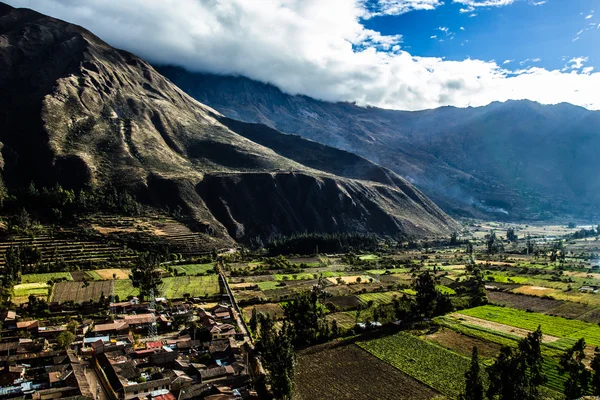 Ollantaytambo - fortecę Inków i miasta na wzgórzach święta Dolina (valle sagrado) w Andach, Peru, Ameryka Południowa — Zdjęcie stockowe