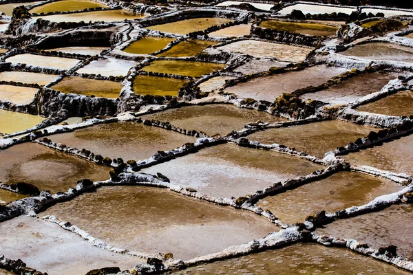 Peru, salinas de maras, pre inca tradycyjnej soli kopalni (salinas). — Zdjęcie stockowe