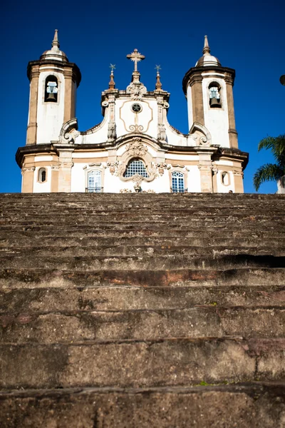 View van de igreja de nossa senhora do carmo van de unesco wereld erfgoed-stad van ouro preto in minas gerais, Brazilië — Stockfoto