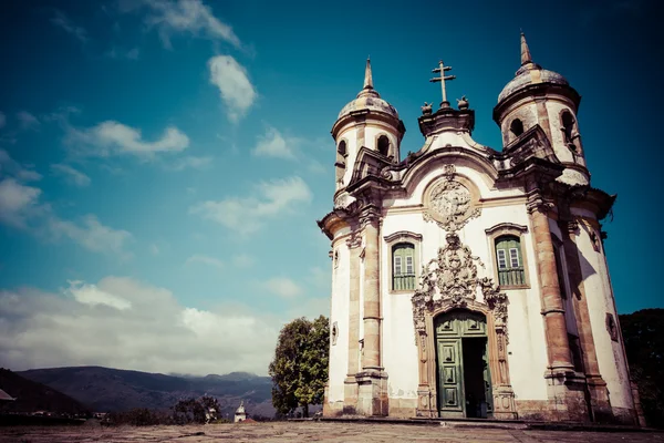 Weergave van de igreja de São francisco de assis van de unesco wereld erfgoed-stad van ouro preto in minas gerais, Brazilië — Stockfoto