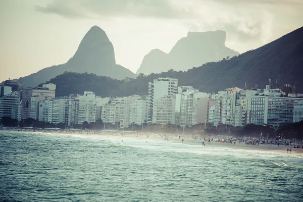 Pohled na pláž Ipanema večer, Brazílie — Stock fotografie