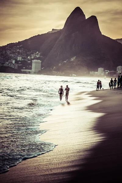 Vue de la plage d'Ipanema dans la soirée, Brésil — Photo