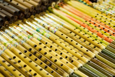 Peru yerel pazarda otantik Güney Amerika panflutes.