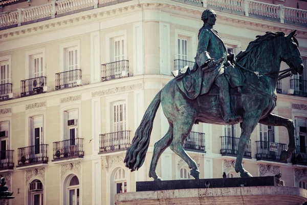 O monumento de Carlos III na Puerta del Sol em Madrid, Espanha — Fotografia de Stock